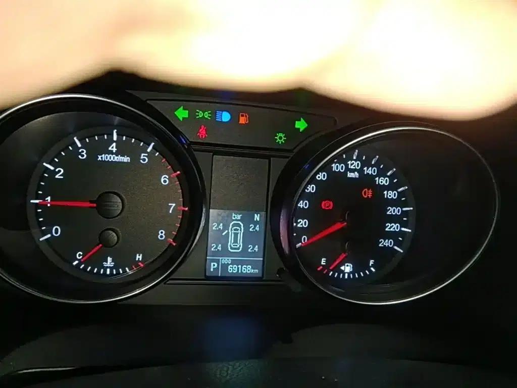 Haval M6 2021 PLUS 1.5T DCT Elite Intelligent Connectivity Edition — миниатюра 12