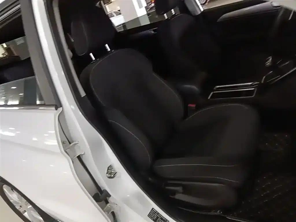 Haval M6 2021 PLUS 1.5T DCT Elite Intelligent Connectivity Edition — миниатюра 25
