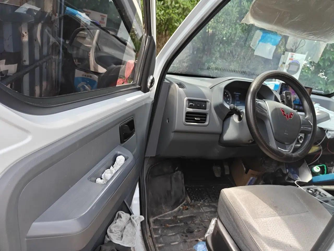 Wuling Yangguang 2024 300KM Comfort Version Passenger Van 75kW — миниатюра 17
