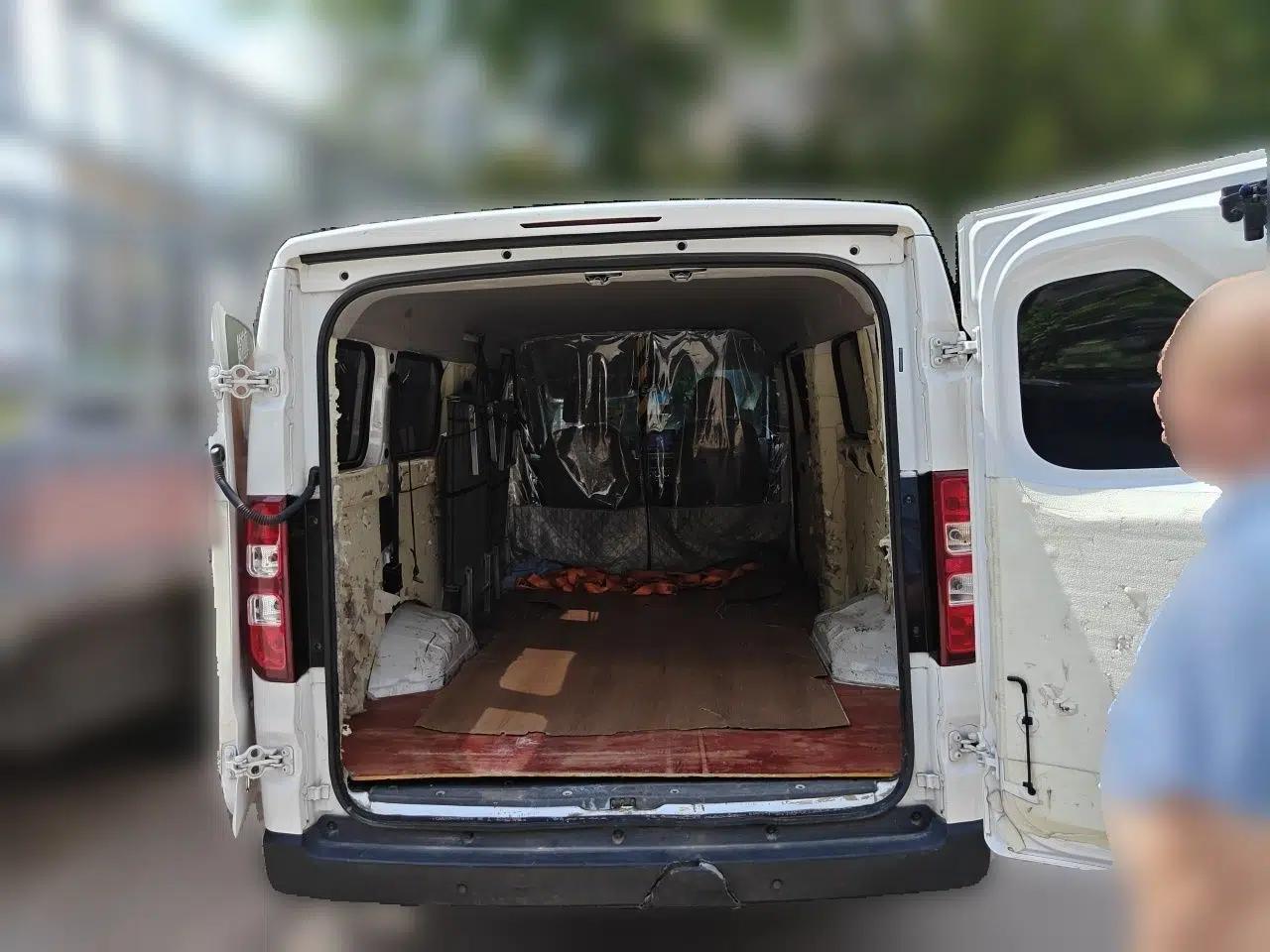 Wuling Yangguang 2024 300KM Comfort Version Passenger Van 75kW — миниатюра 20