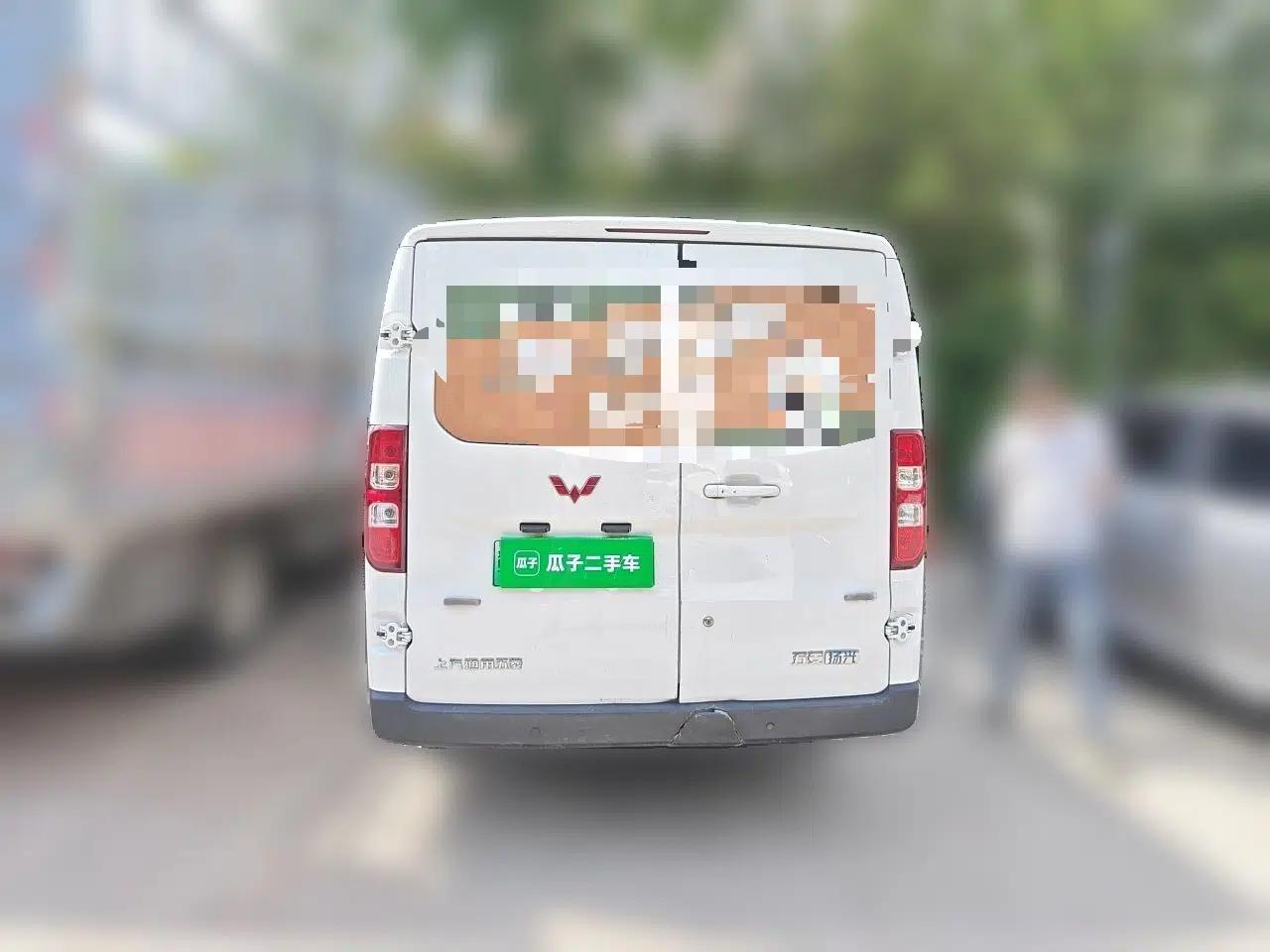 Wuling Yangguang 2024 300KM Comfort Version Passenger Van 75kW — миниатюра 5