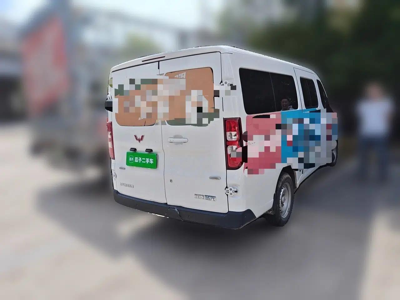 Wuling Yangguang 2024 300KM Comfort Version Passenger Van 75kW — миниатюра 6