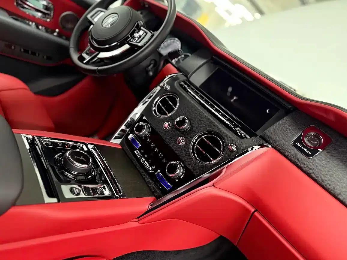2018 Cullinan, four-seater version — миниатюра 5