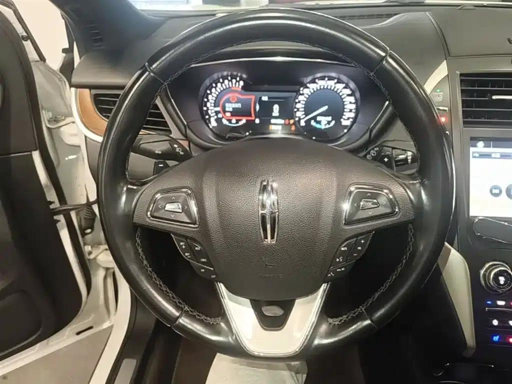 Lincoln MKC 2018 2.0T AWD Premium Edition — миниатюра 11