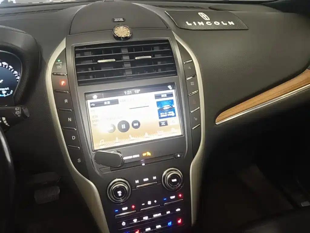 Lincoln MKC 2018 2.0T AWD Premium Edition — миниатюра 13