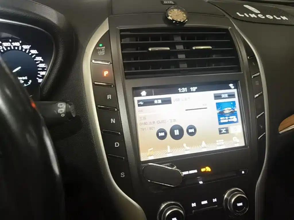 Lincoln MKC 2018 2.0T AWD Premium Edition — миниатюра 14