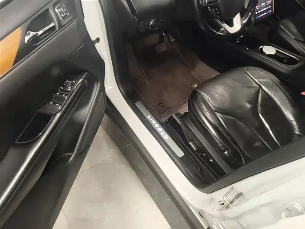 Lincoln MKC 2018 2.0T AWD Premium Edition — миниатюра 16