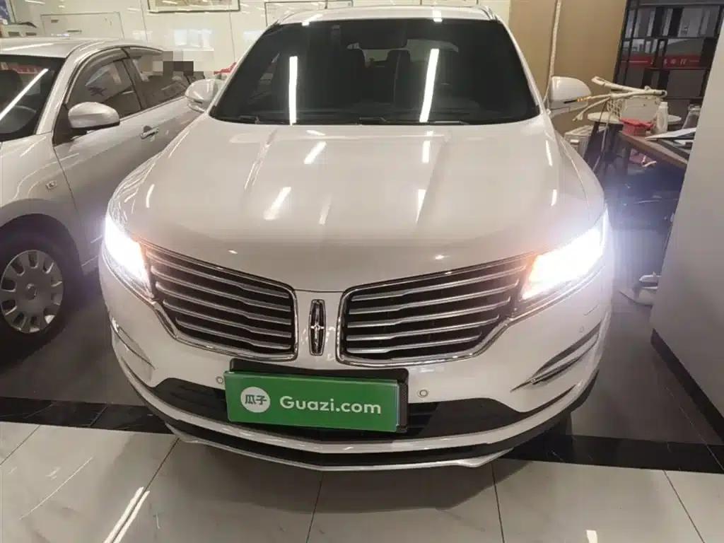 Lincoln MKC 2018 2.0T AWD Premium Edition — миниатюра 3