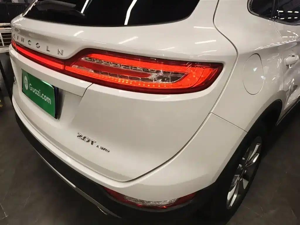 Lincoln MKC 2018 2.0T AWD Premium Edition — миниатюра 8