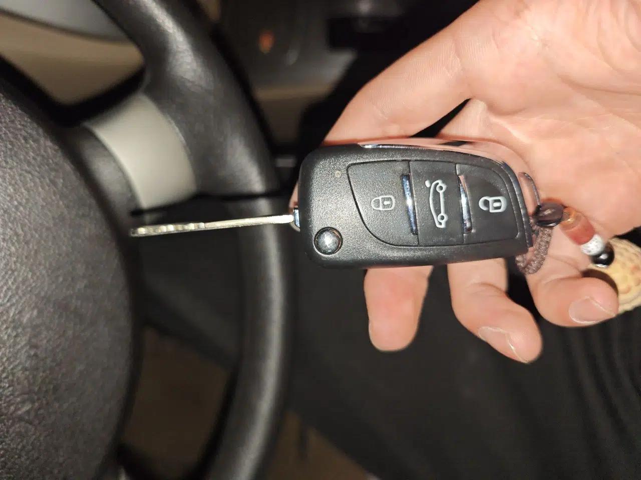 Buick Excelle 2013 1.5L Automatic Classic Model — миниатюра 9