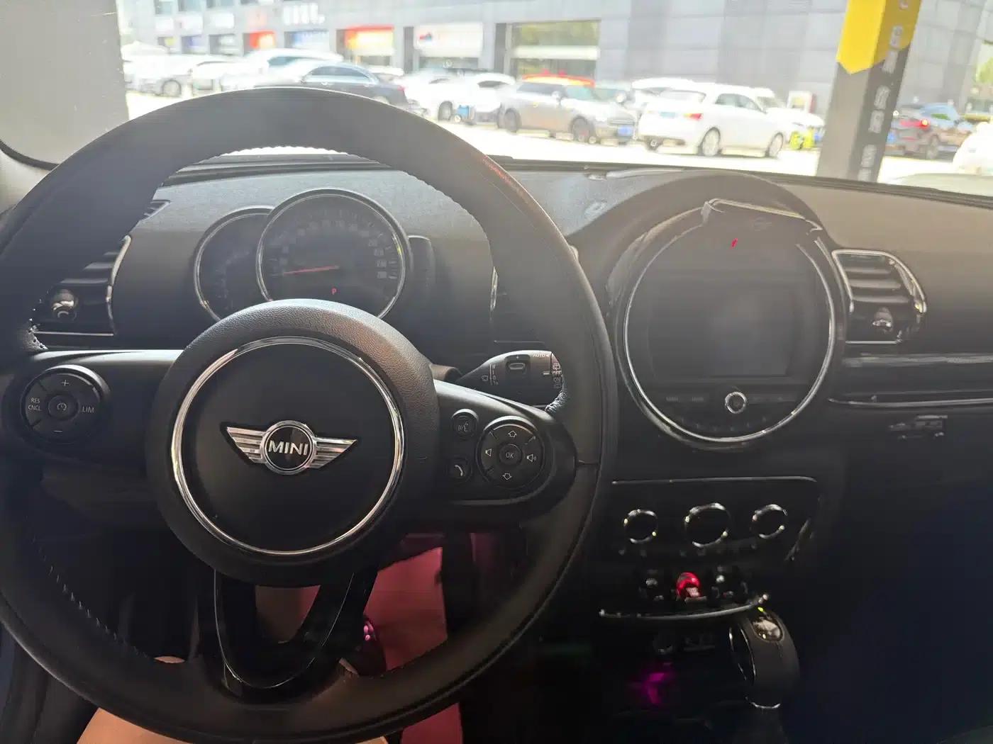 2016 MINI CLUBMAN Facelift 1.5T COOPER Connoisseur Edition — миниатюра 4