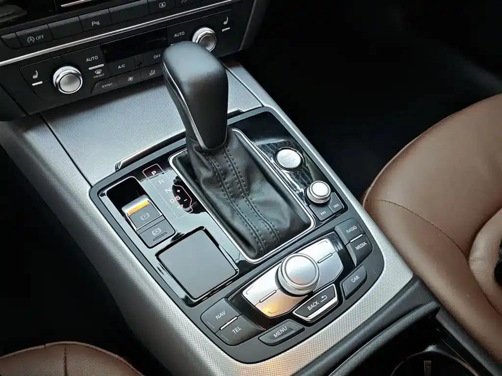 Audi A6L 2018 30th Anniversary Edition 35 TFSI Fashion Model — миниатюра 10