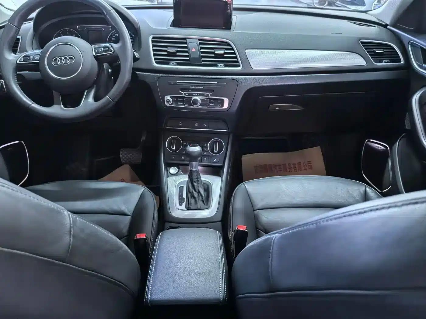 Audi Q3 2018 30th Anniversary Edition 30 TFSI Fashion Model — миниатюра 11