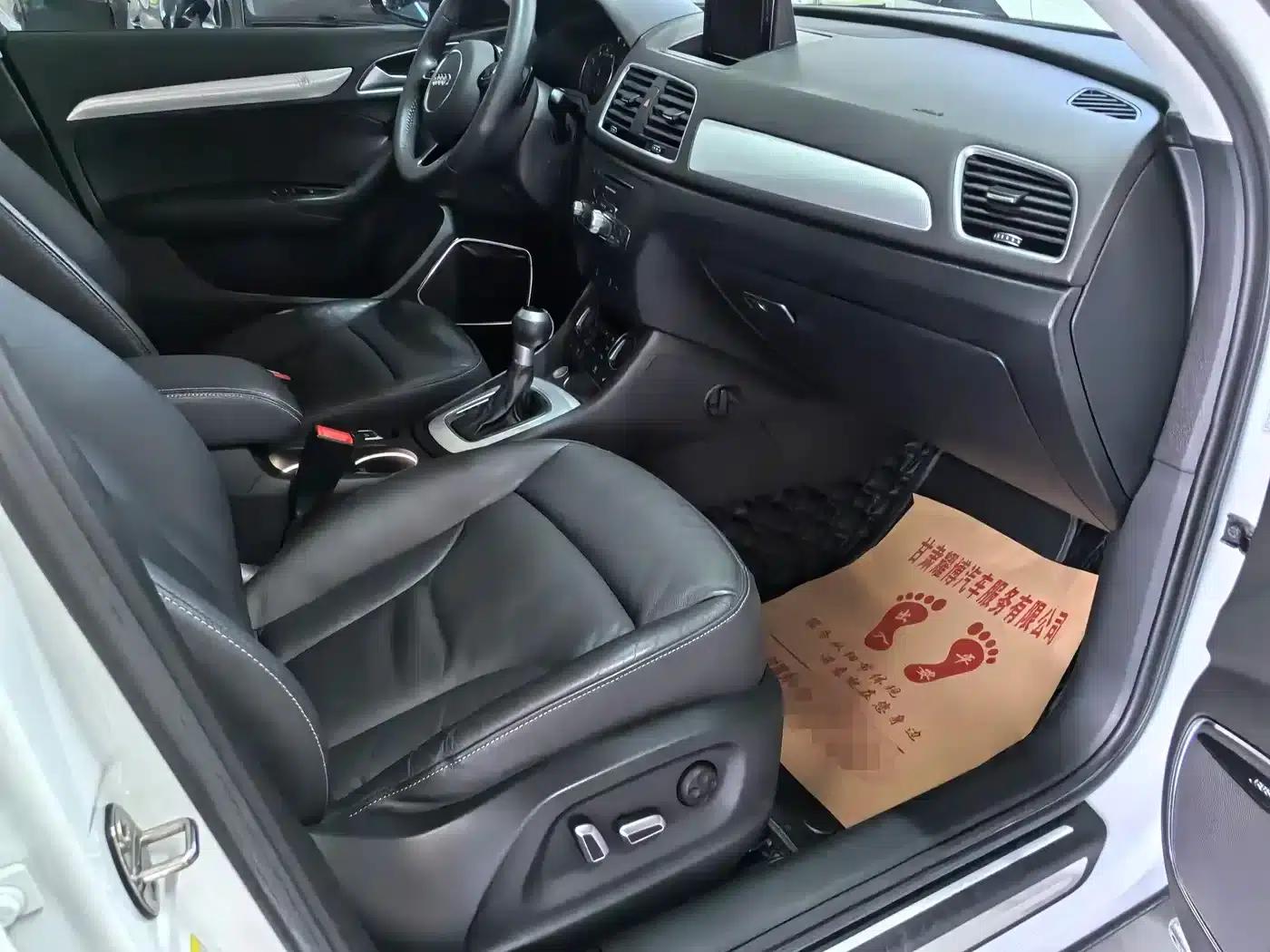 Audi Q3 2018 30th Anniversary Edition 30 TFSI Fashion Model — миниатюра 8