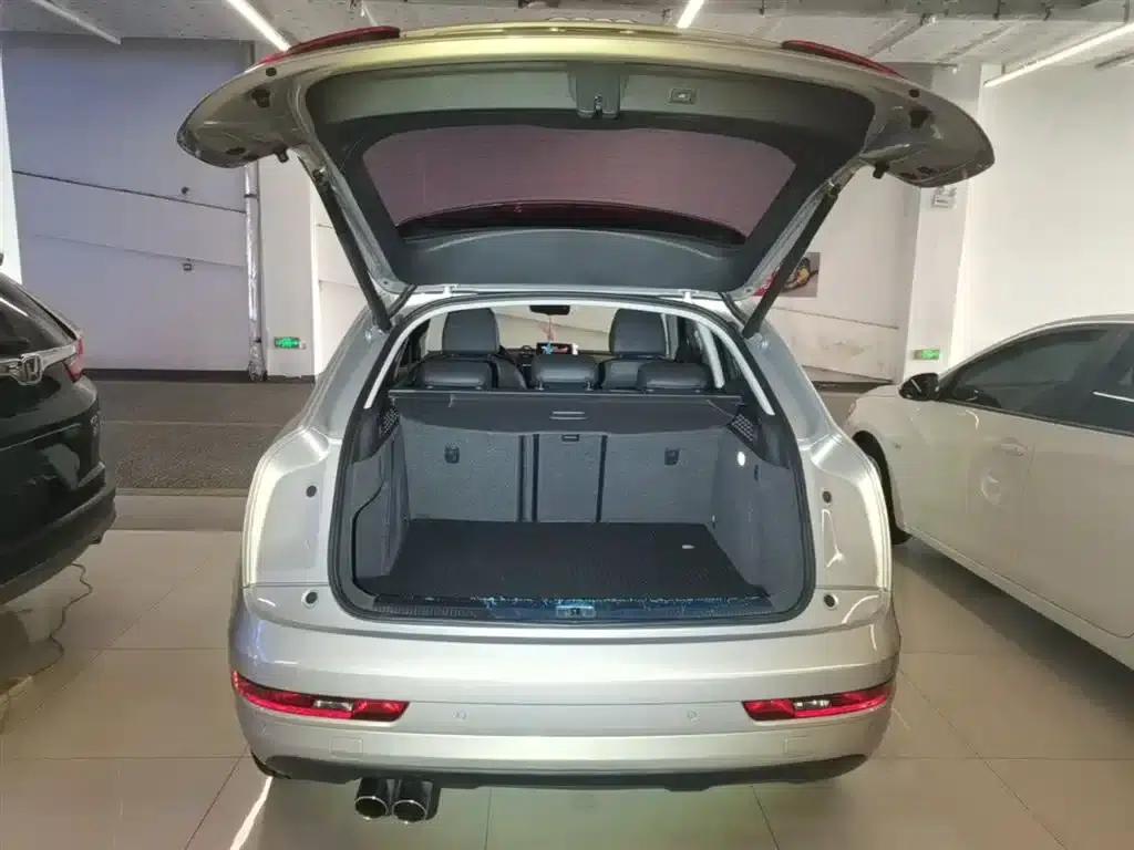 Audi Q3 2018 30th Anniversary Edition 35 TFSI Fashion Model — миниатюра 15