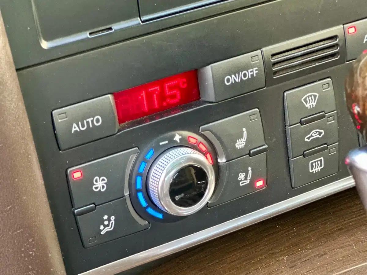 Audi Q7 2011 3.0 TFSI Exclusive Model 200kW — миниатюра 31