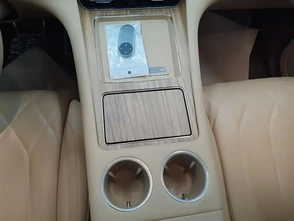 Wenjie M8 2025 Extended Range Max+ Version 53.4kWh 6-Seat Version (192-line LiDAR) — миниатюра 14