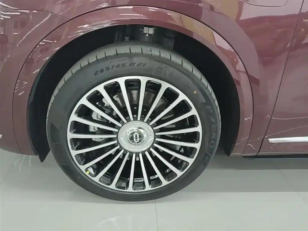 Wenjie M8 2025 Extended Range Max+ Version 53.4kWh 6-Seat Version (192-line LiDAR) — миниатюра 23