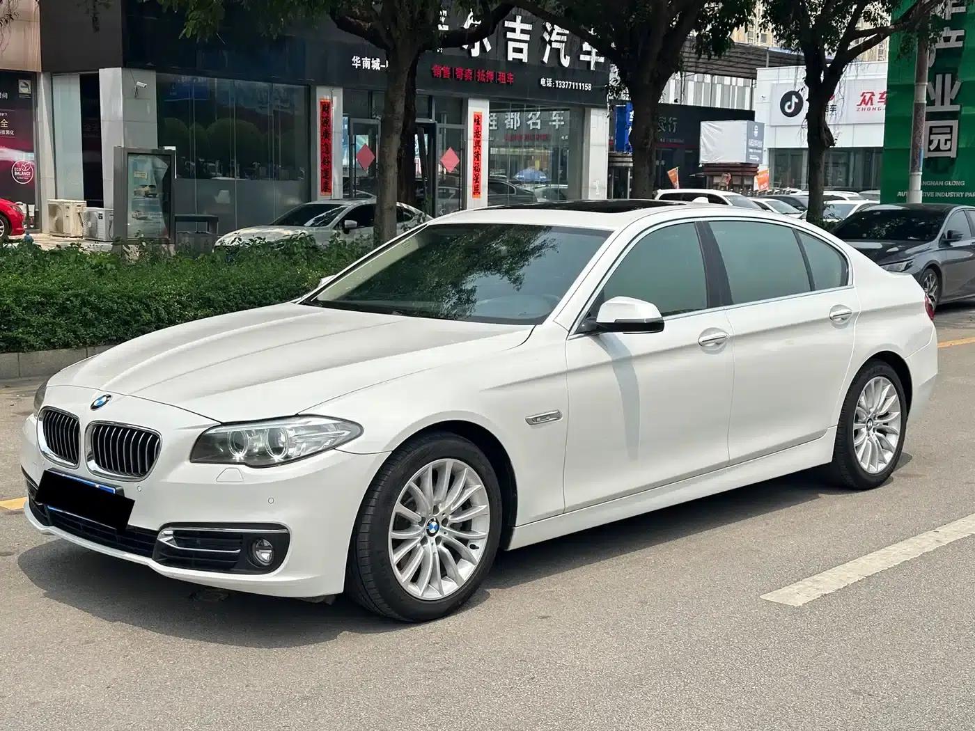 2017 BMW 5 Series 525Li Luxury Design Package — миниатюра 1