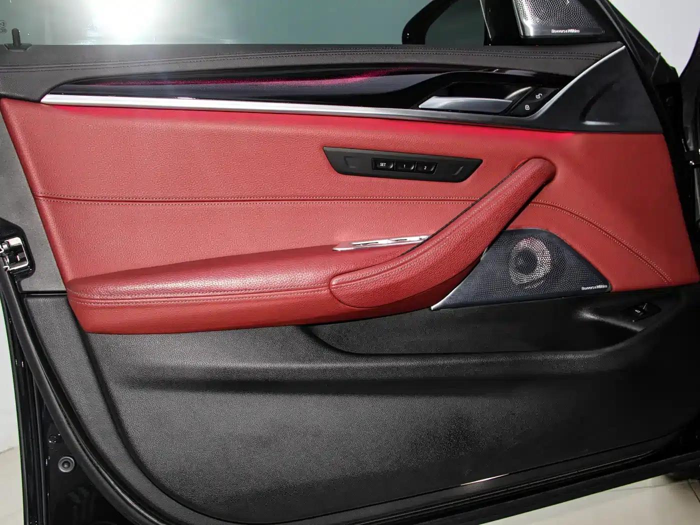 2019 BMW 5 Series 530Li Leading Edition M Sport Package — миниатюра 11