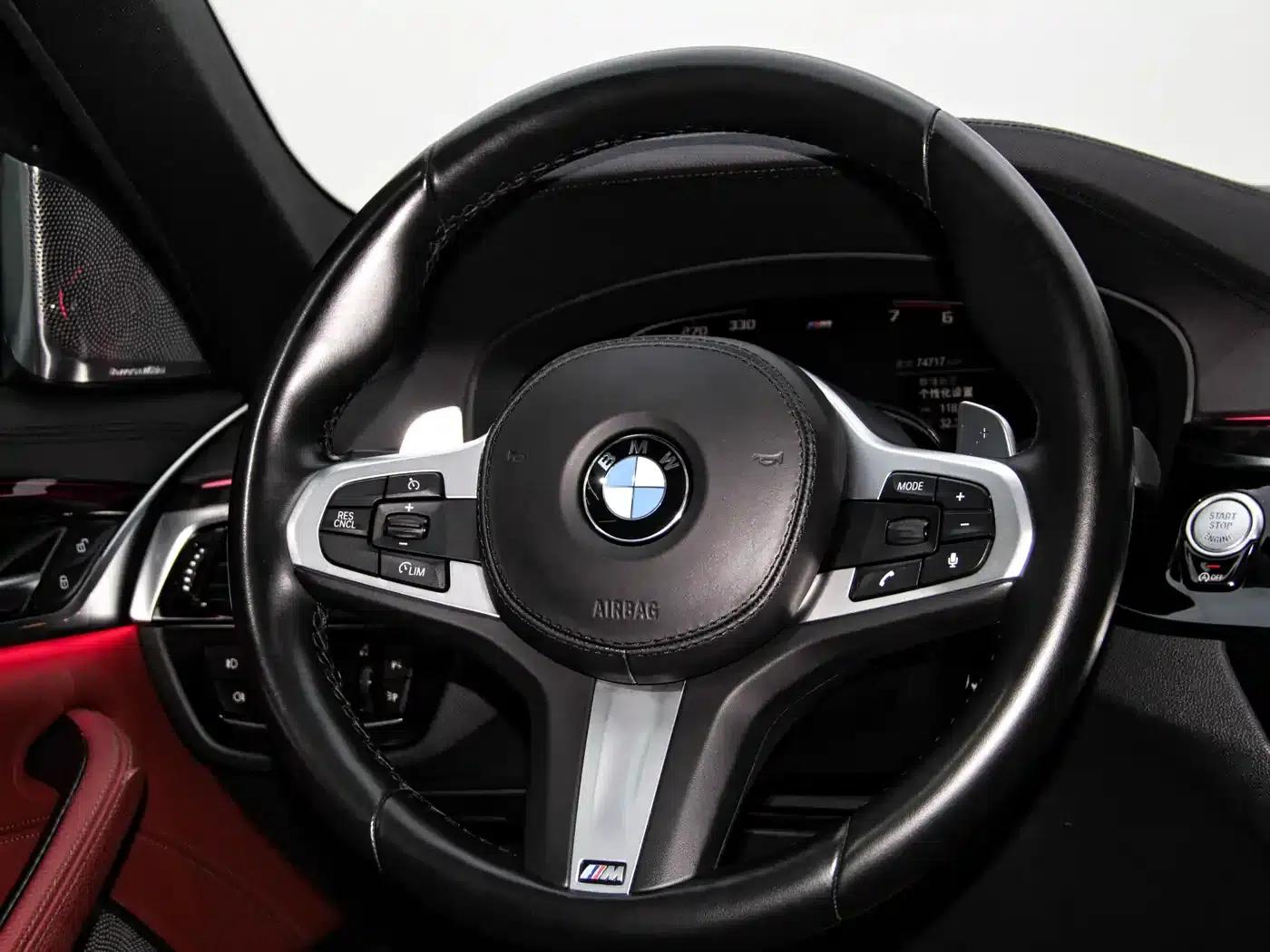 2019 BMW 5 Series 530Li Leading Edition M Sport Package — миниатюра 8