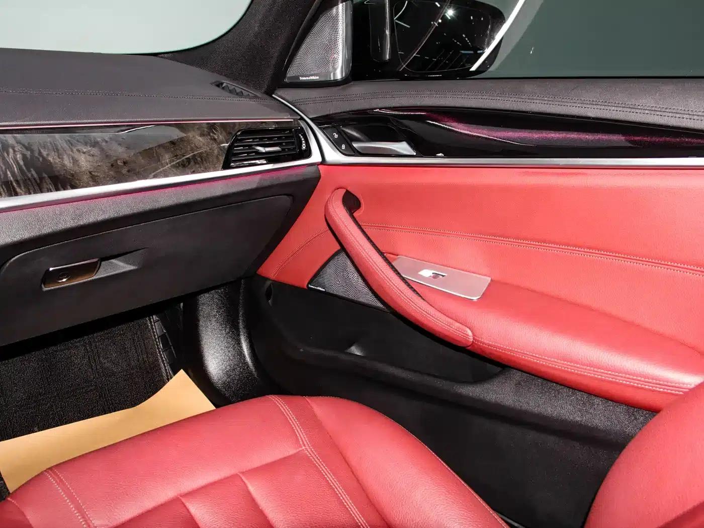 2019 BMW 5 Series 530Li Leading Edition M Sport Package — миниатюра 10