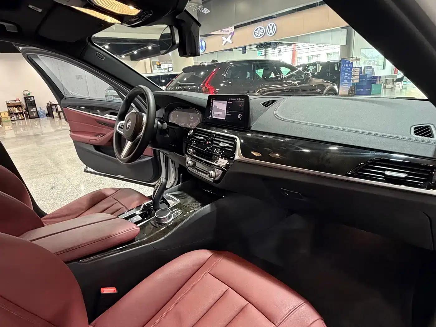 2020 BMW 5 Series 525Li M Sport Package — миниатюра 20