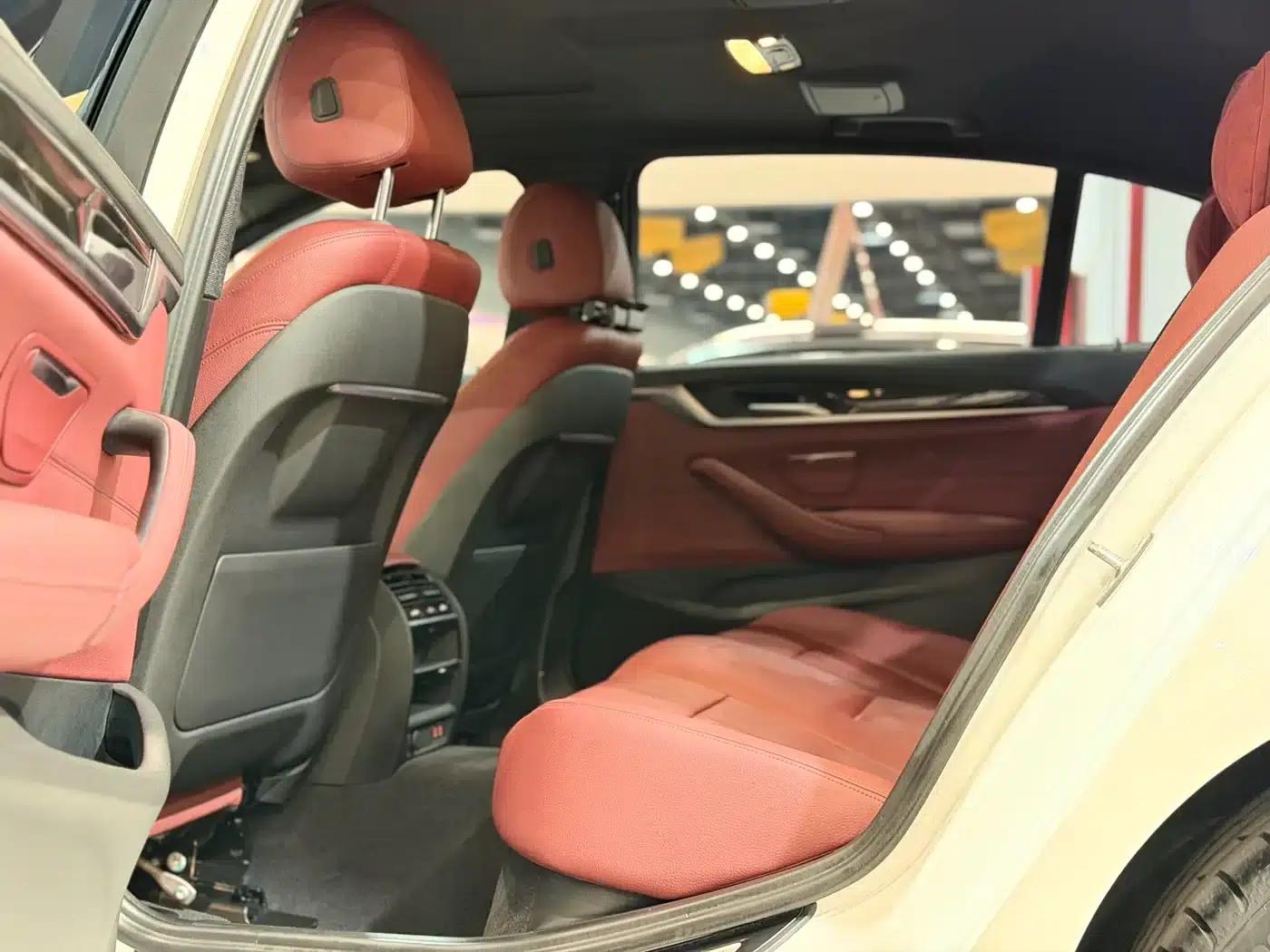 2020 BMW 5 Series 525Li M Sport Package — миниатюра 9