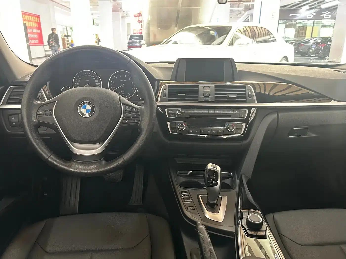 2017 BMW 3 Series 318Li Fashion Edition — миниатюра 7
