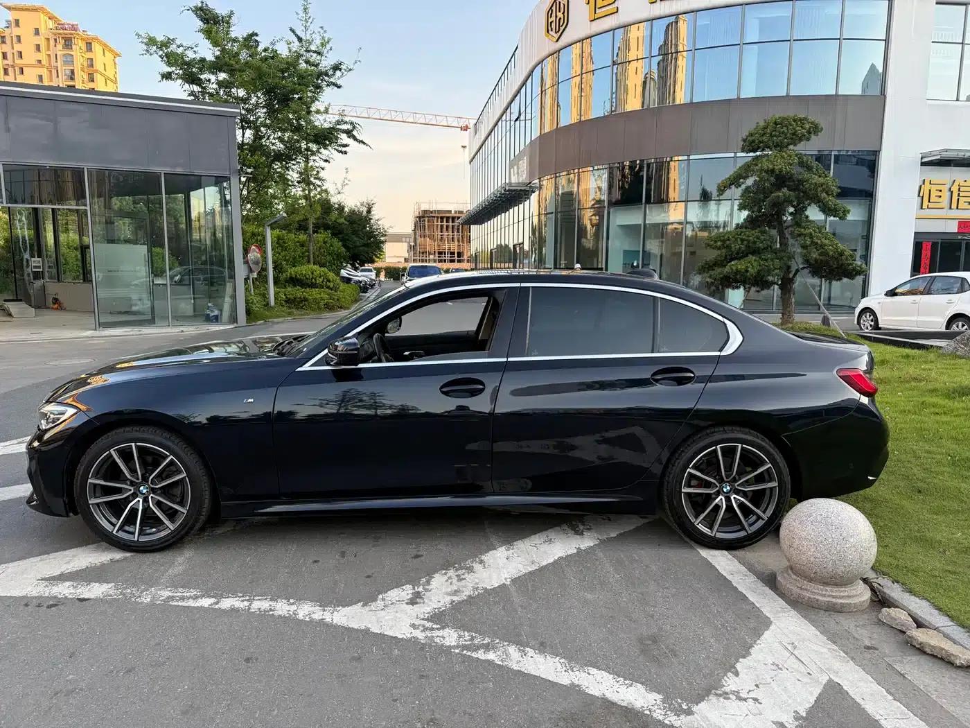 2020 BMW 3 Series 320Li M Sport Package — миниатюра 3