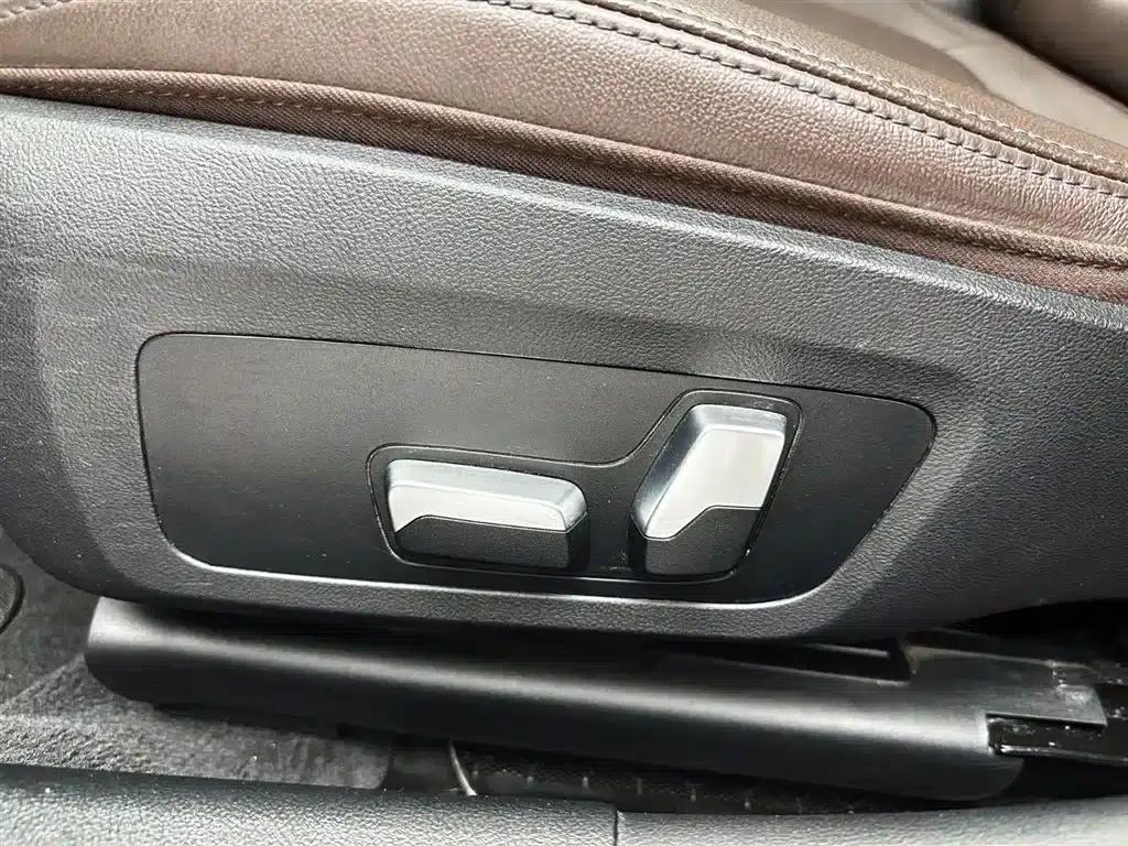 2023 BMW 3 Series 320Li M Sport Package — миниатюра 20