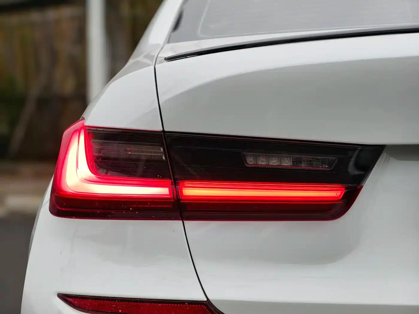 2022 BMW 3 Series 320Li M Sport Package — миниатюра 18