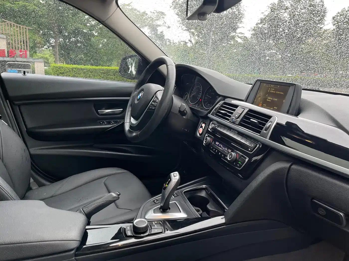 2017 BMW 3 Series 320Li Fashion Edition — миниатюра 14