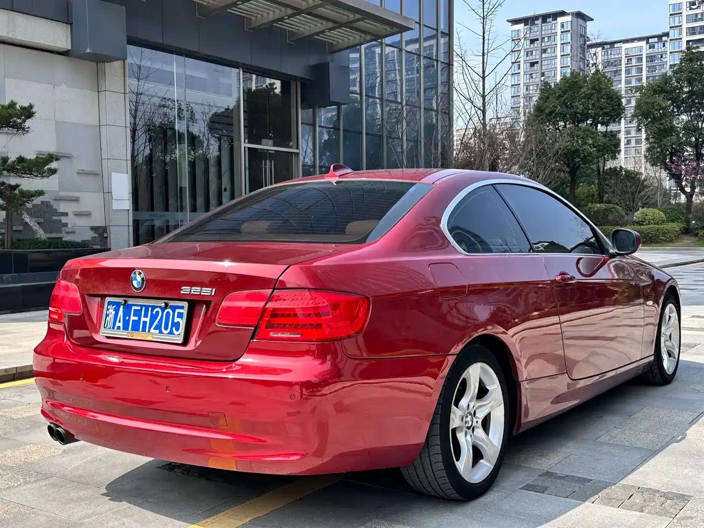 2011 BMW 3 Series 325i Coupe (Imported) — миниатюра 4