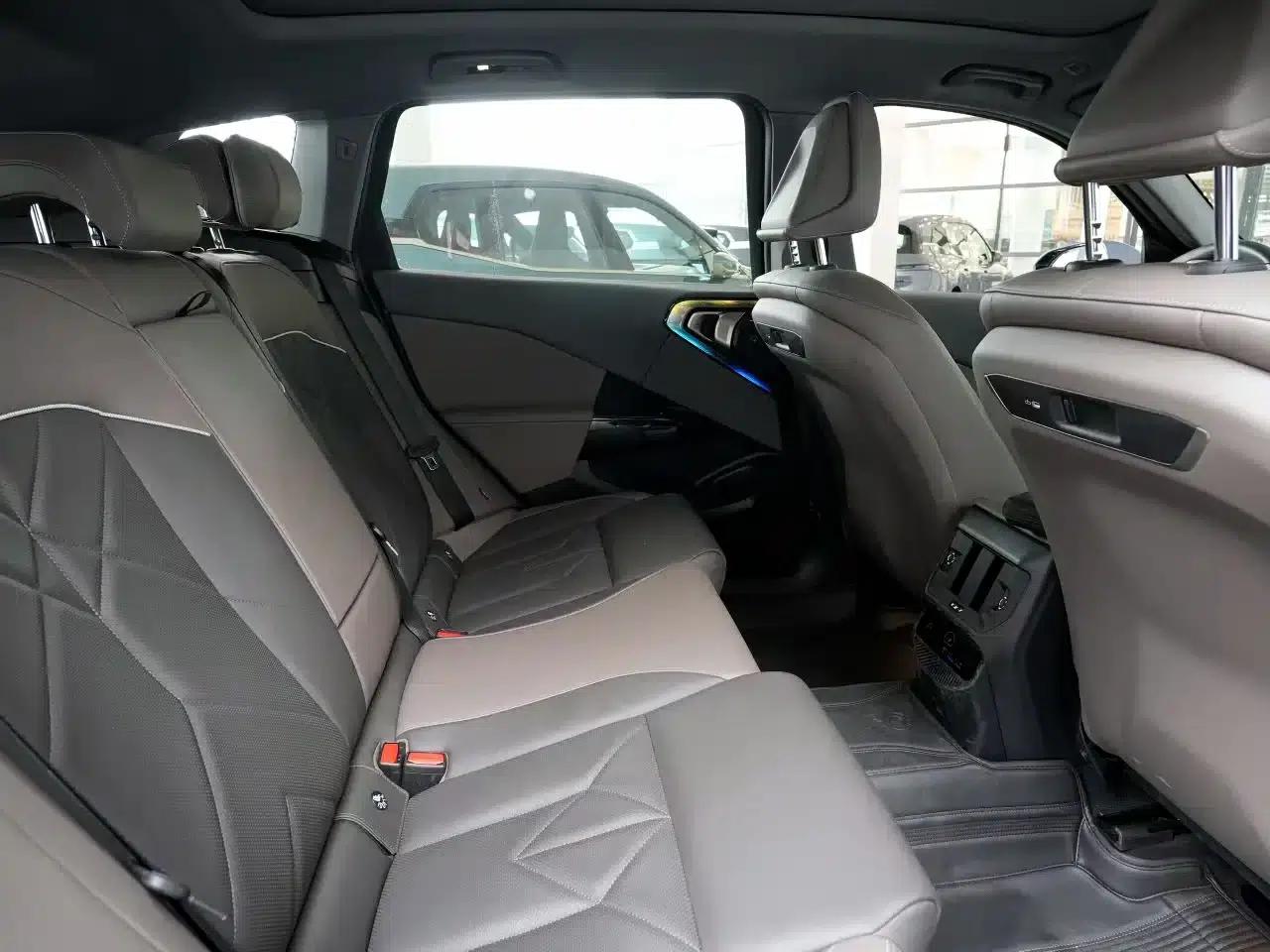 BMW X3 2025 xDrive30L Luxury M Sport Package — миниатюра 9