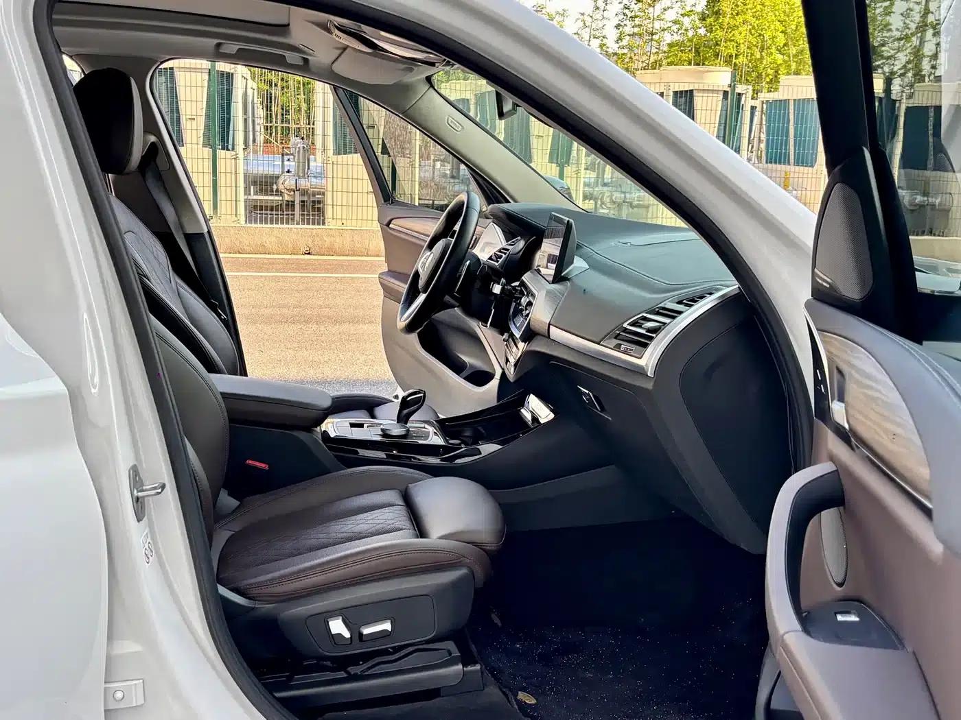 BMW X3 2022 xDrive30i Leading Edition M Sport Package — миниатюра 11