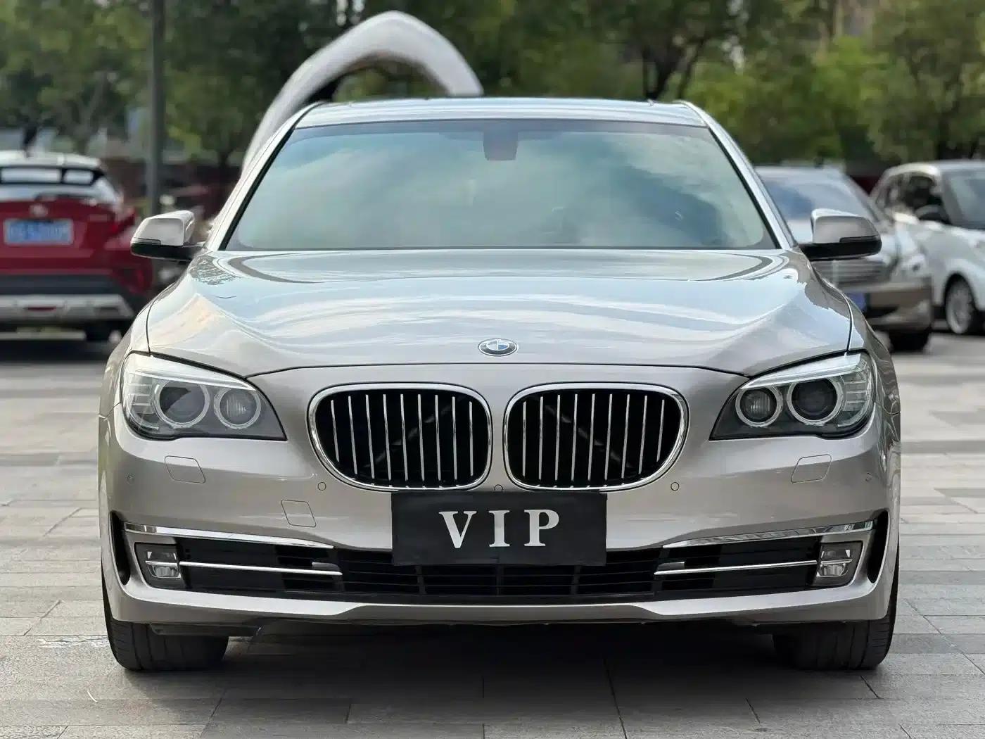 2013 BMW 7 Series 730Li Luxury — миниатюра 2