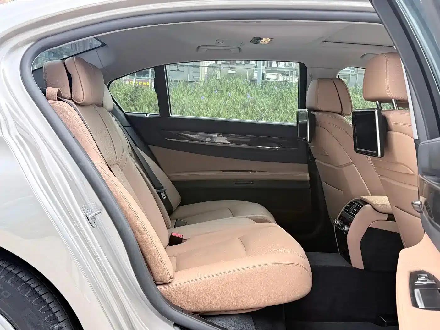 2013 BMW 7 Series 730Li Luxury — миниатюра 7