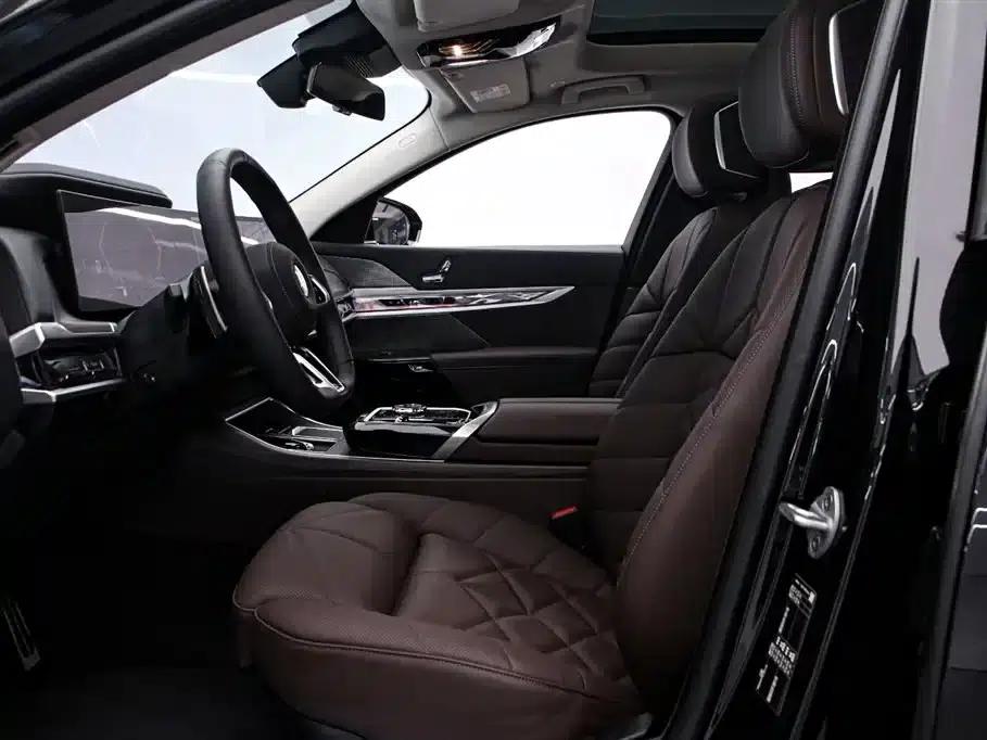 2026 BMW 7 Series 740Li Leading Edition M Sport Package — миниатюра 12