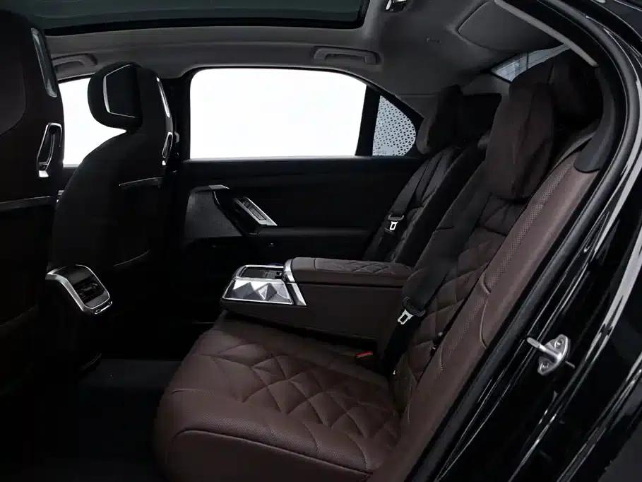 2026 BMW 7 Series 740Li Leading Edition M Sport Package — миниатюра 14