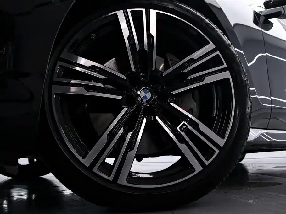 2026 BMW 7 Series 740Li Leading Edition M Sport Package — миниатюра 16