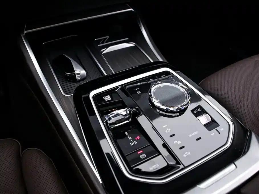 2026 BMW 7 Series 740Li Leading Edition M Sport Package — миниатюра 9