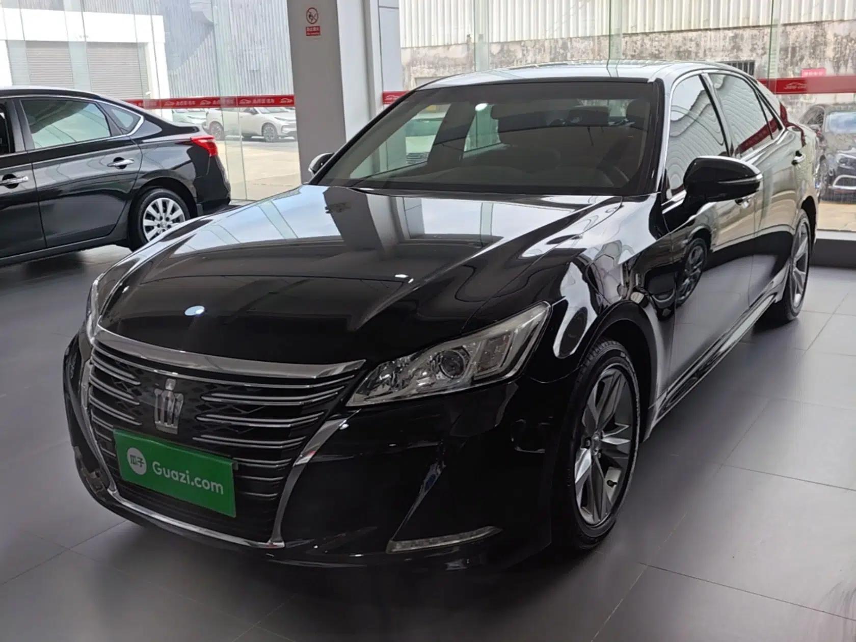 Toyota Crown 2015 2.0T Fashion Edition — миниатюра 1