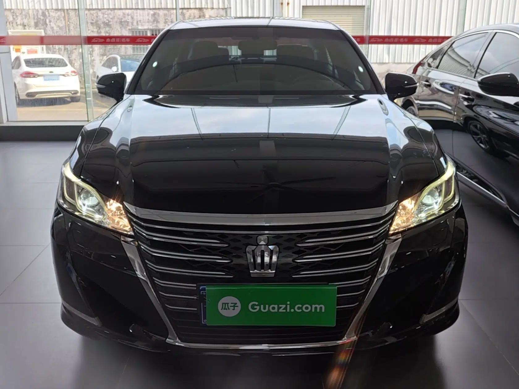 Toyota Crown 2015 2.0T Fashion Edition — миниатюра 2