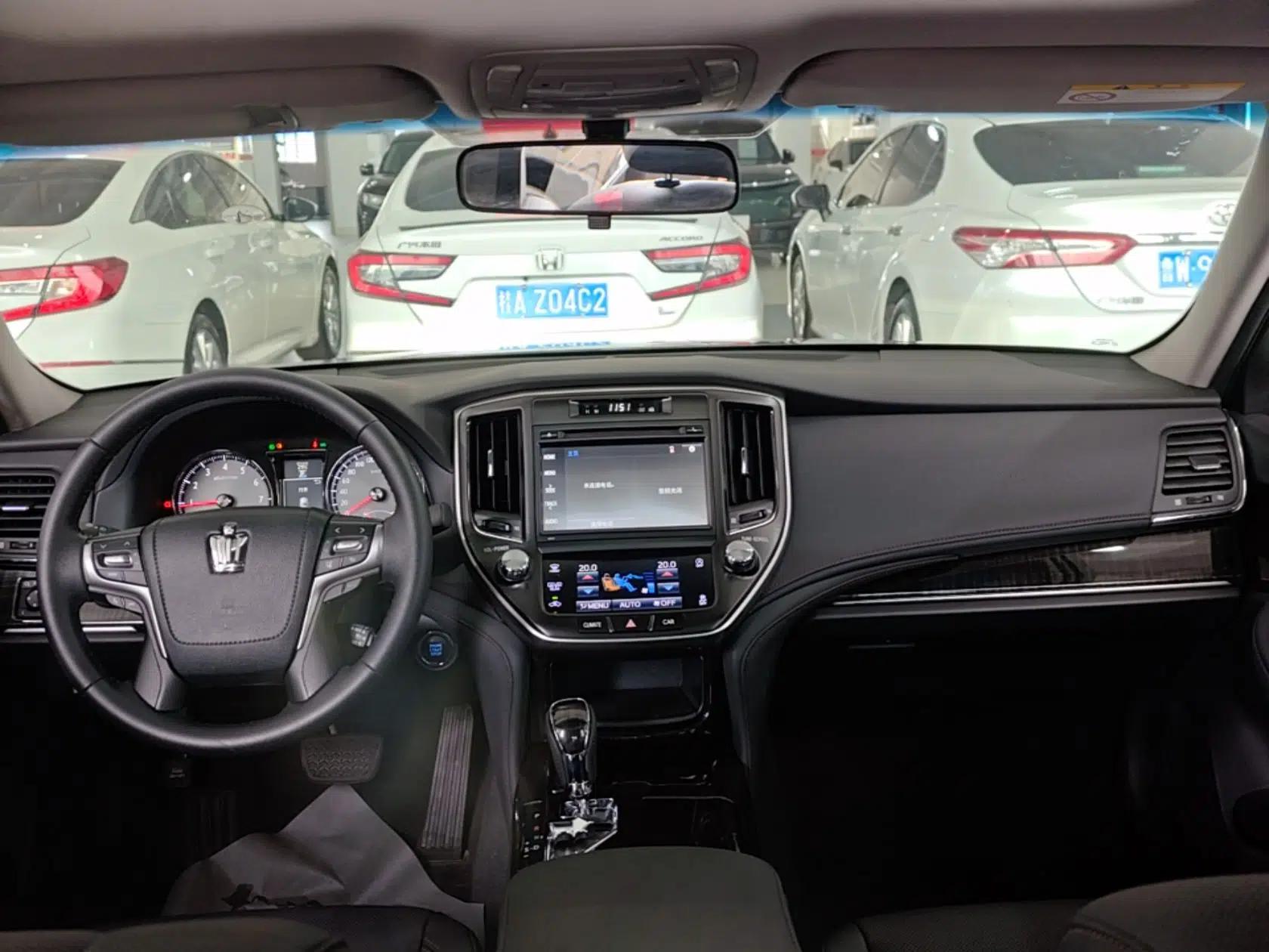Toyota Crown 2015 2.0T Fashion Edition — миниатюра 12