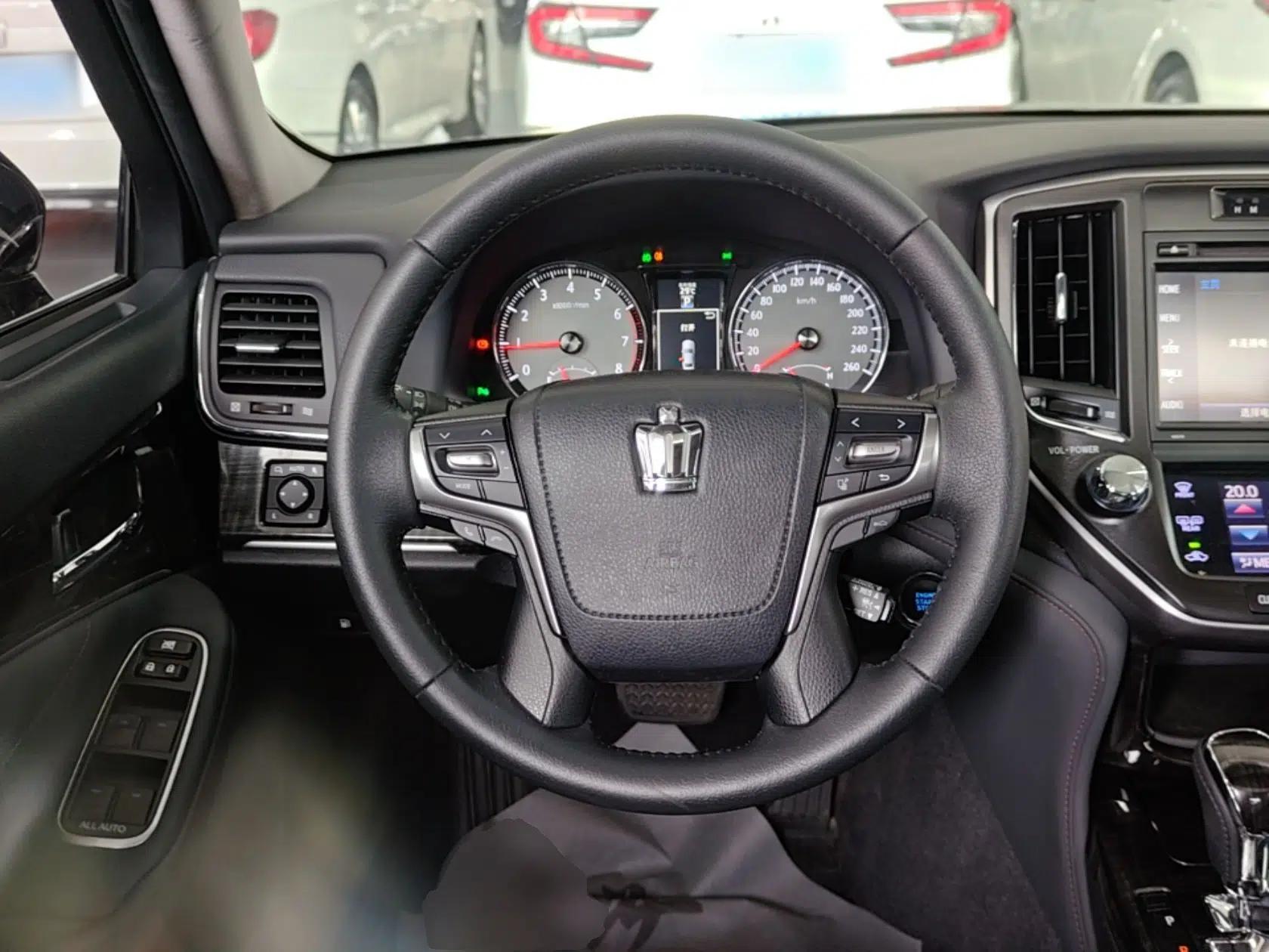 Toyota Crown 2015 2.0T Fashion Edition — миниатюра 13