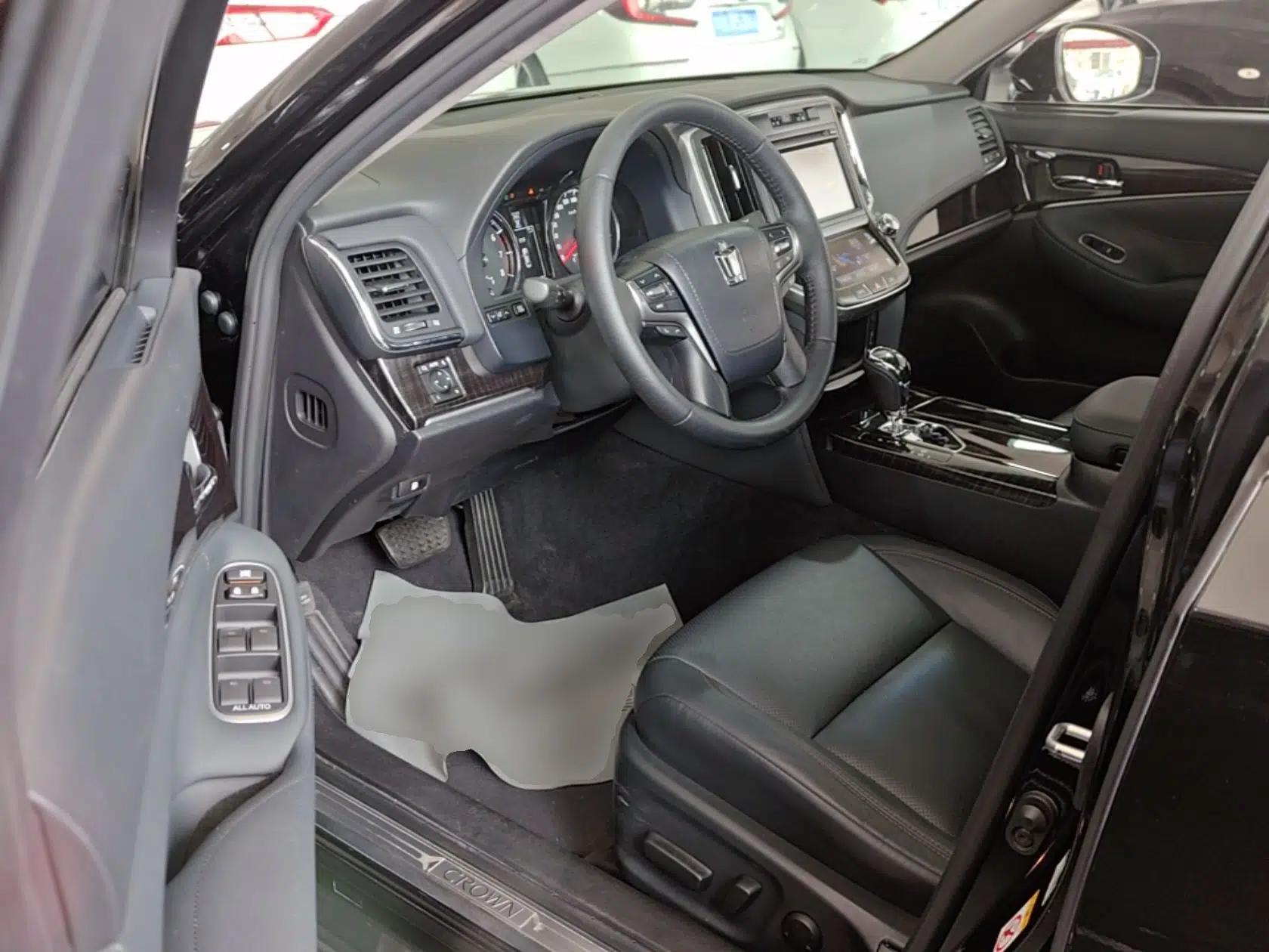Toyota Crown 2015 2.0T Fashion Edition — миниатюра 18