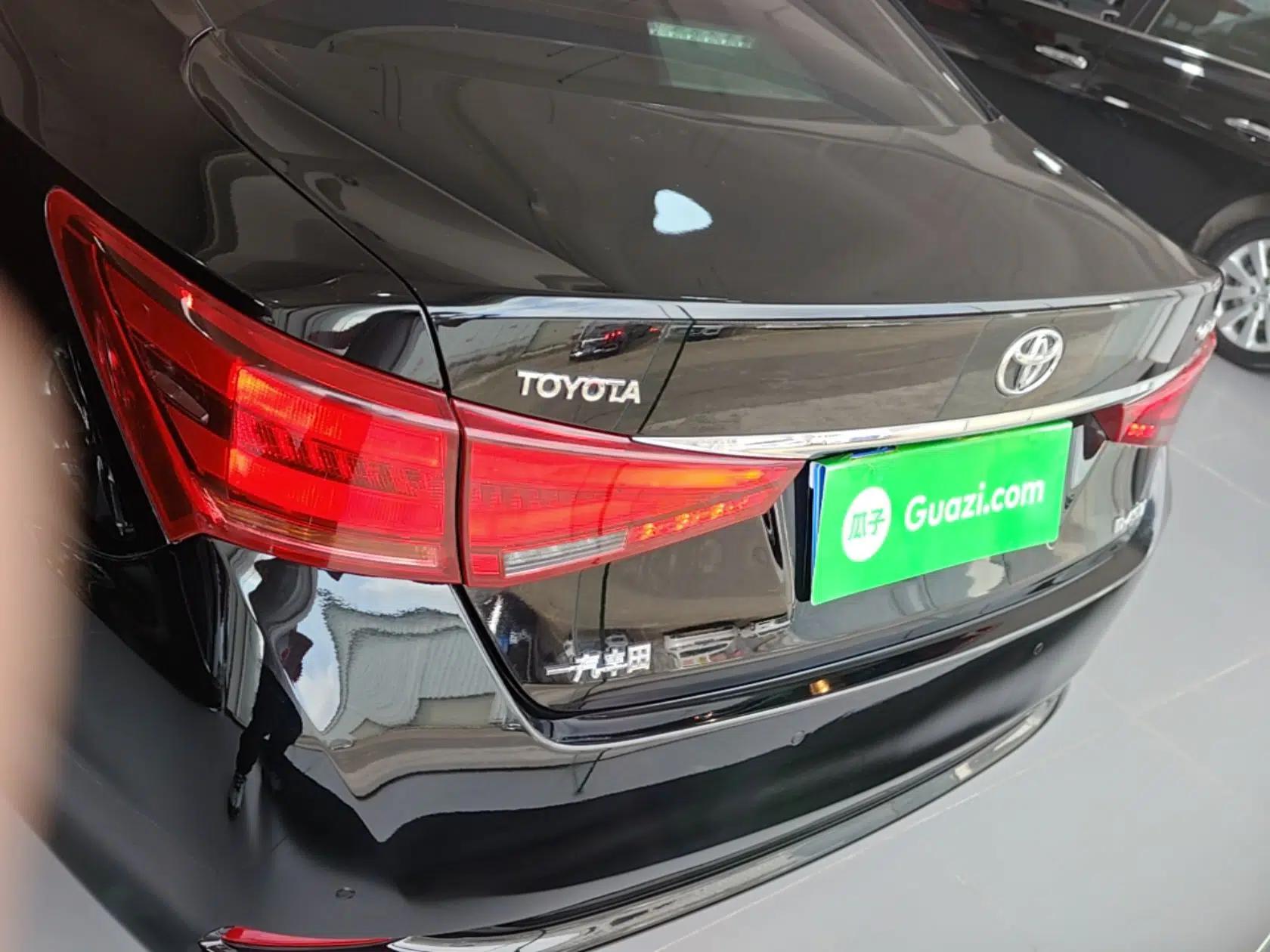 Toyota Crown 2015 2.0T Fashion Edition — миниатюра 3