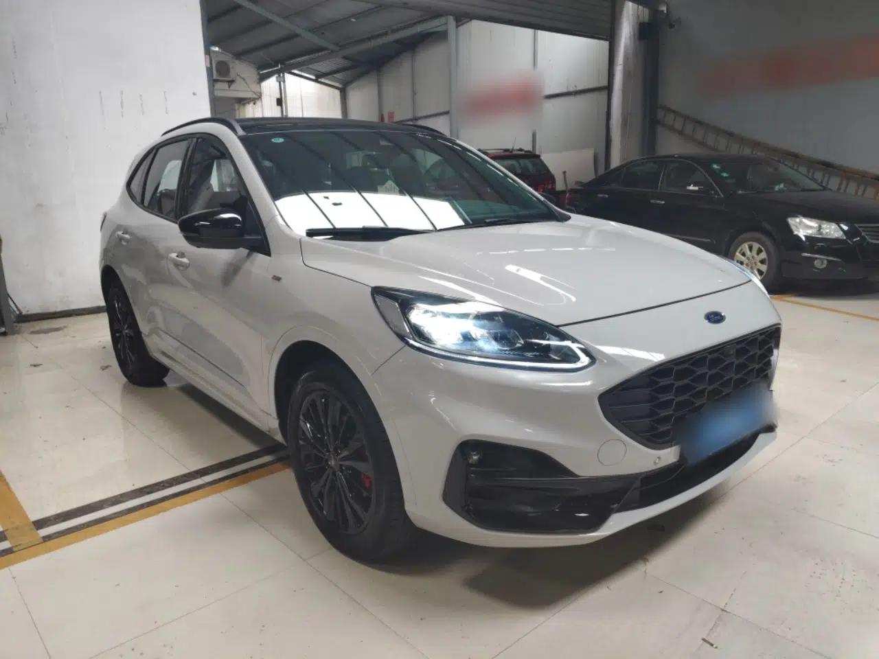 Ford Escape 2024 EcoBoost 245 Four-Wheel Drive ST-Line Pro Trim — миниатюра 3