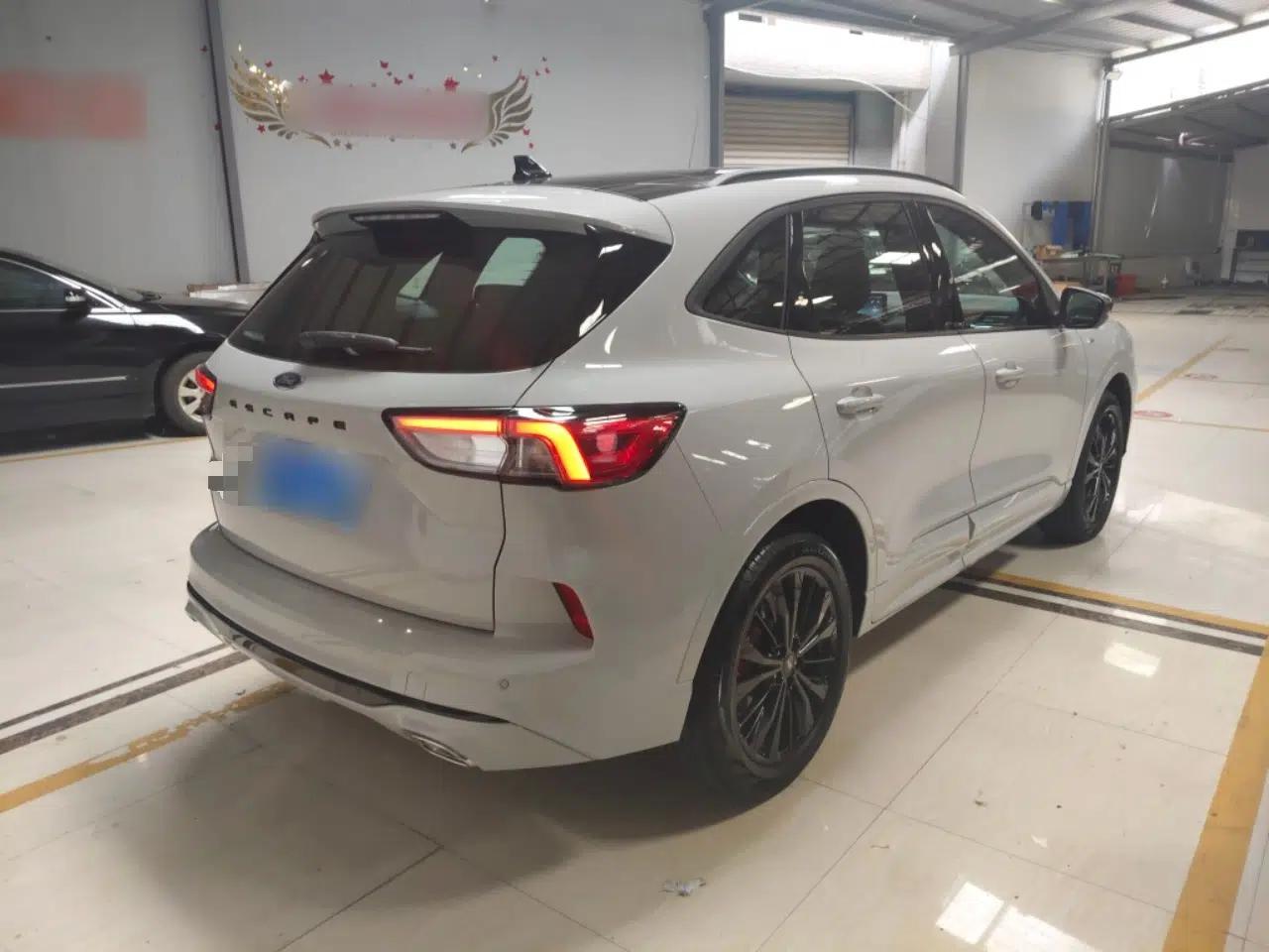 Ford Escape 2024 EcoBoost 245 Four-Wheel Drive ST-Line Pro Trim — миниатюра 4